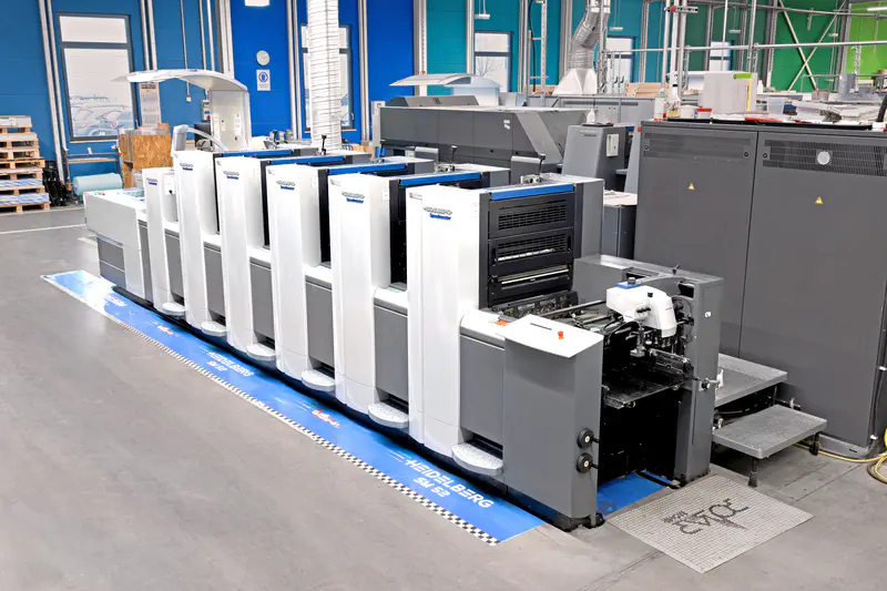 HEIDELBERG Speedmaster SX 52 5L (Druckmaschine) – 5-Farben-Druckmaschine mit moderner Veredelungstechnik für kreative Printprodukte.