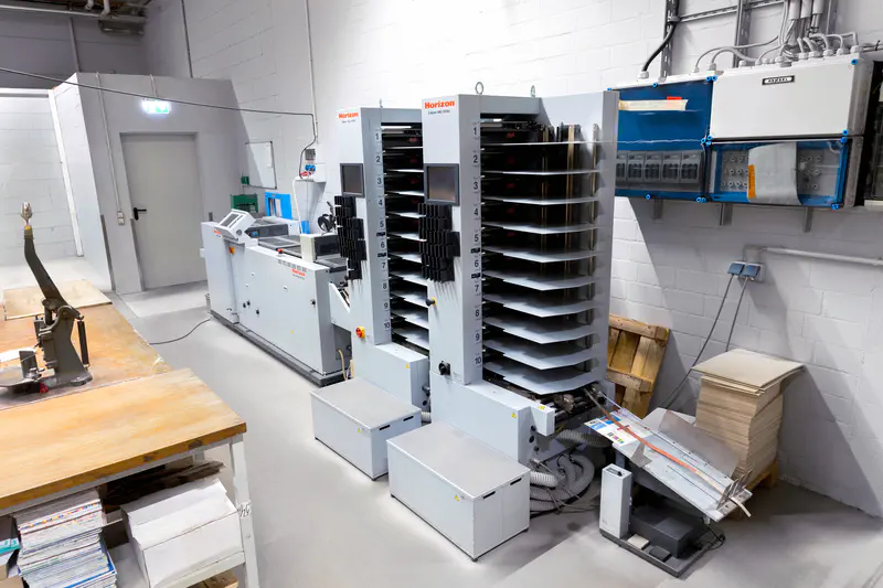 Horizon Collator VAC 1000C – Zusammentragmaschine für kleine und mittlere Druckauflagen