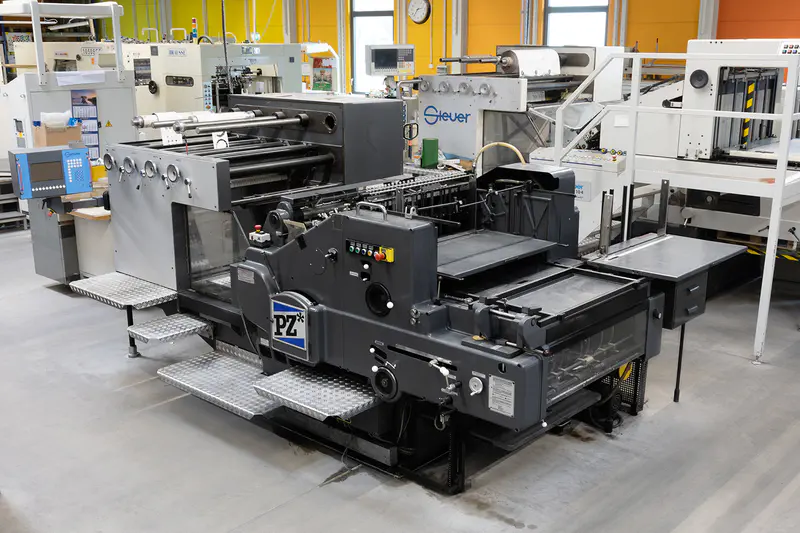 Steuer PZ90 Heißfolienprägezylinder (Prägemaschine) – Präzise Heißfolienprägung im Rund-Flach-Verfahren, ideal für die Veredelung von Flyern, Visitenkarten und Verpackungen.