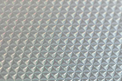 Trimatrix Select von LIGHT LINE – brillante Prägefolie mit geometrischer Struktur, ideal für hochwertige Veredelungen.