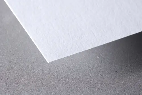 Chromosulfatkarton Algro Design Natur von SAPPI, einseitig bedruckbar und vielseitig einsetzbar, erhältlich bei der Berliner Druckerei X-Press.