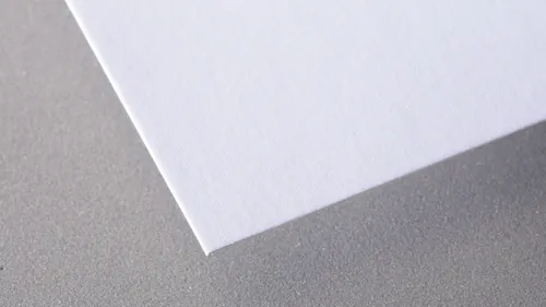 Bilderdruckpapier matt GardaPat 13 Klassica mit 1.3 Volumen von Lecta, Färbung warmweiß, erhältlich bei der Berliner Druckerei X-Press.