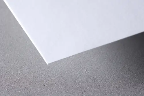 Chromosulfatkarton Invercote Creato von Iggesund, perfekt für kreative Projekte, erhältlich bei der Berliner Druckerei X-Press.