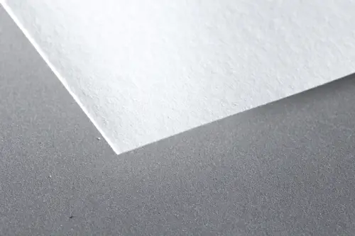 Feinstpapier Munken Rough Pure von Arctic Paper, ideal für kreative und hochwertige Projekte, erhältlich bei der Berliner Druckerei X-Press.