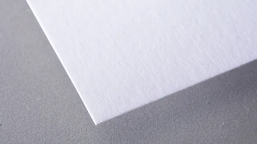Recycling-Offsetpapier von Lenzing Papier, Färbung hochweiß, erhältlich bei der Berliner Druckerei X-Press.