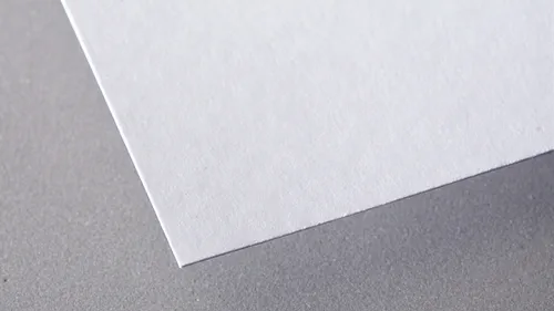 Recycling-Offsetpapier von Lenzing Papier, Färbung weiß, erhältlich bei der Berliner Druckerei X-Press.