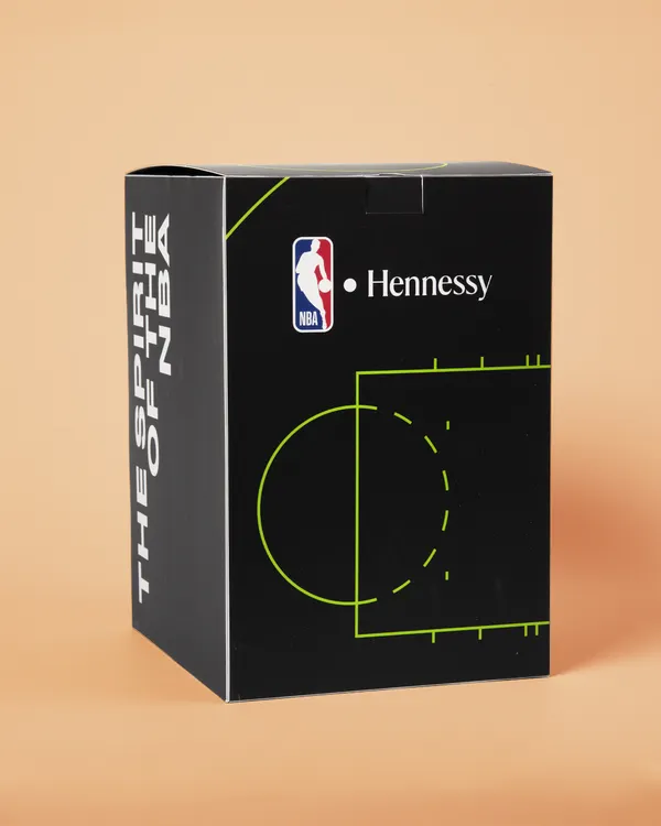 UV-Offsetdruck auf nachhaltigem Graspapier – stilvolle Produktverpackung mit sportlichem Twist
