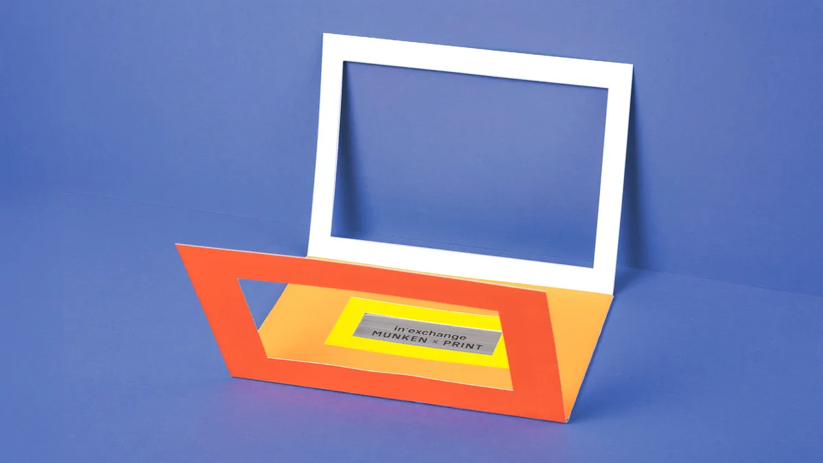 Munken-Print-Flyer mit Neon-Sonderfarbe und präziser Stanzung – realisiert von X-Press, der Druckerei aus Berlin