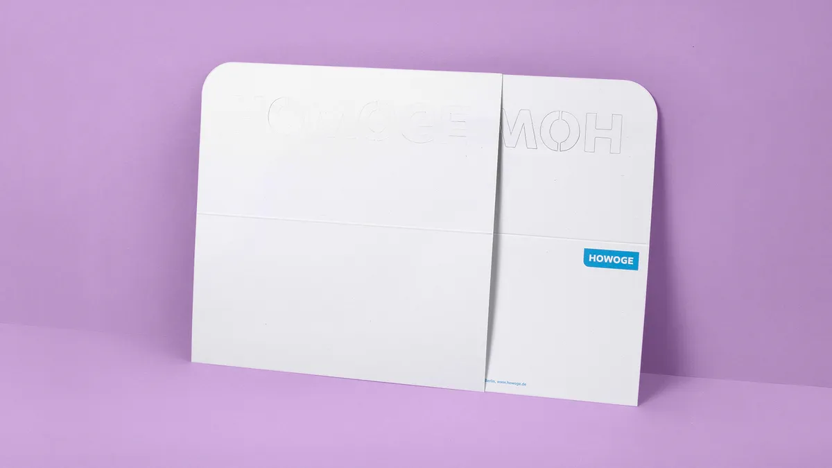 Gefalzte Karte mit kreativer Stanzung auf Circle Offset White – nachhaltiges Design trifft präzise Verarbeitung