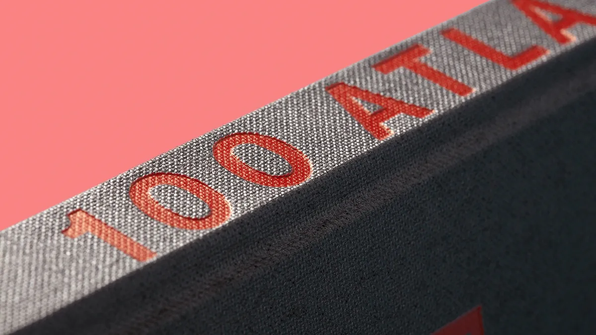 Hardcover-Buch mit Prägung