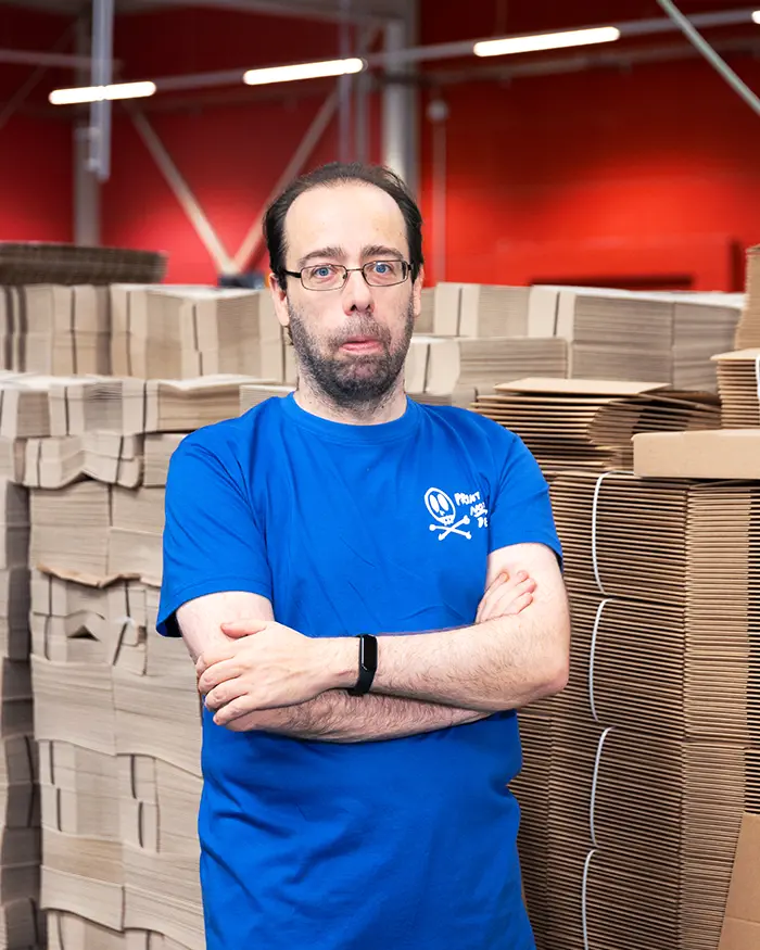 Fabian Medina Gonzalez aus der Abteilung Logistik mit der Funktion UPS für die Xpress Druckerei in Berlin