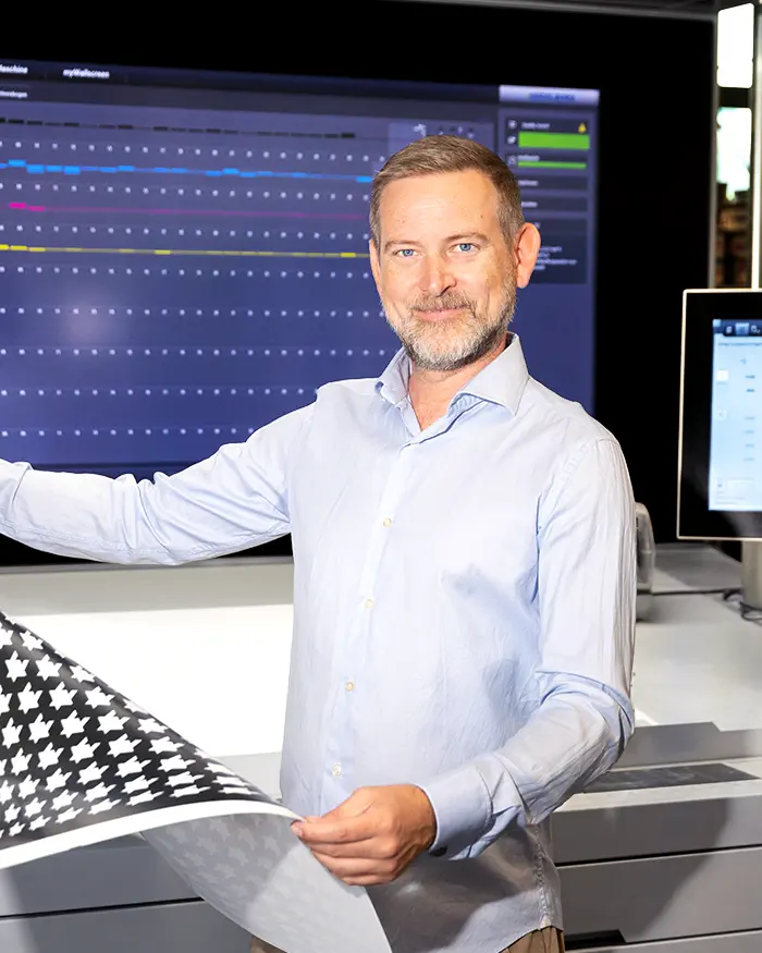 Philipp Schmidt aus der Abteilung Beratung mit der Funktion Kundenberatung bei der Xpress Druckerei in Berlin