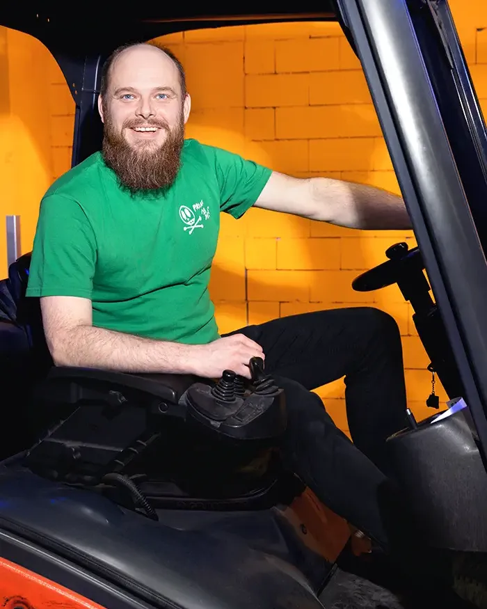 Stefan Bresack aus der Abteilung Logistik mit der Funktion Spedition bei der Druckerei X-Press
